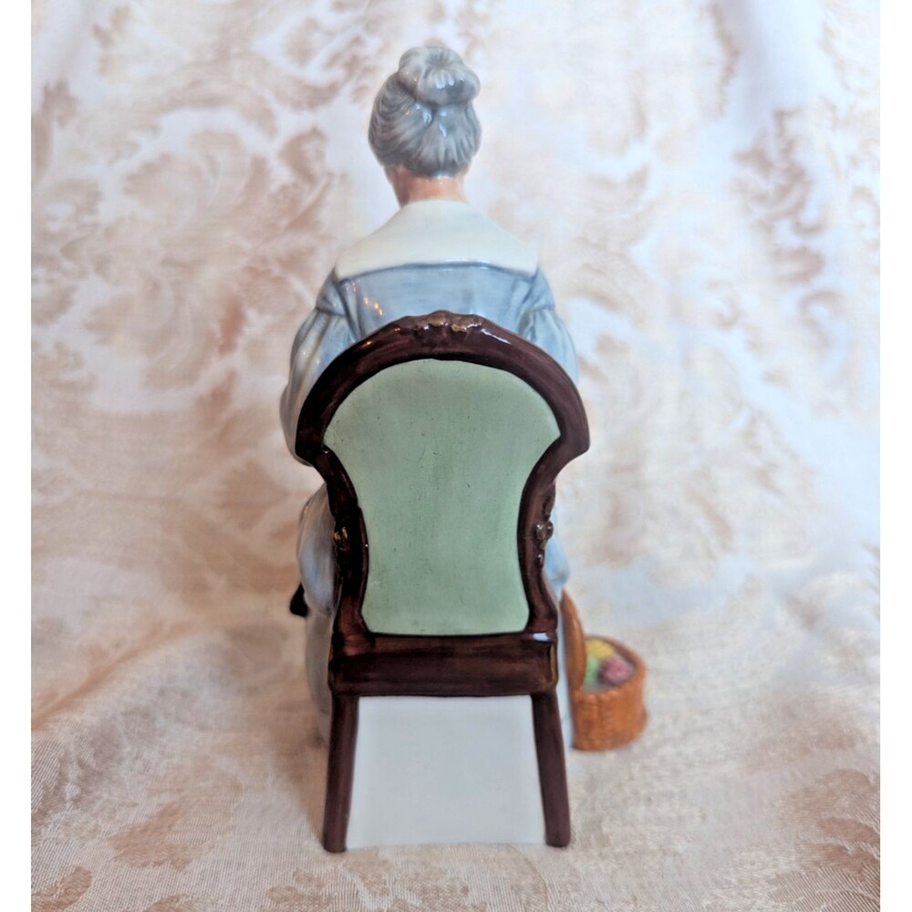 Vintage 1979 Royal Doulton Porcelain Grandma 7.5' Figurine Embroidering HN2855 - Picture 7 of 9